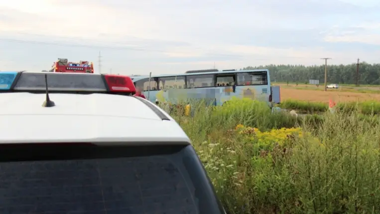  Többen megsérültek egy ukrán busz balesetében Kisvárda közelében. Fotó: Police.hu