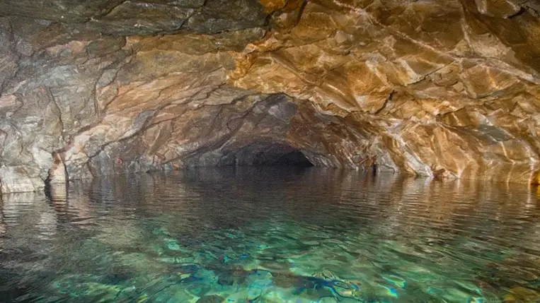 Döbbenetes felfedezés: megtalálták a Föld legősibb vizét, és ittak is belőle