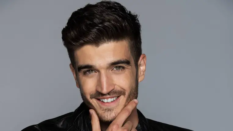 Az RTL jóképű sztárja ezért szakított 11 évvel idősebb barátnőjével