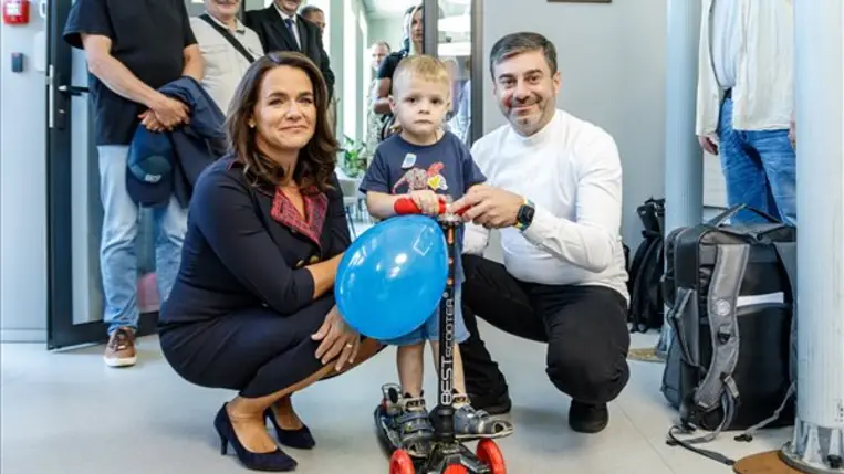 Novák Katalin köztársasági elnök (b) és Dmitro Lubinec, az ukrán parlament emberi jogi biztosa (j) az ukrán Gyermekjogi Központban, Kijevben 2023. augusztus 23-án. MTI/Nemes János