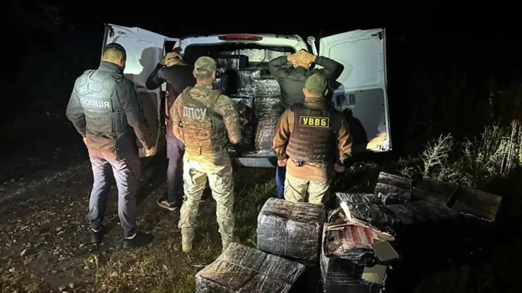 42 láda csempész cigarettával buktak le a zöldhatáron. Fotó:  Állami Határszolgálat