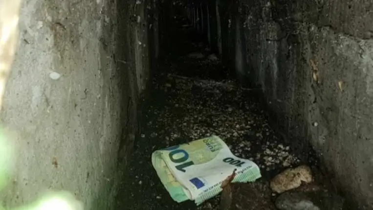 Kétmillió forintot veszített el Pápán, az utcán, sosem felejti el, ami ezután történt. Fotó: police.hu