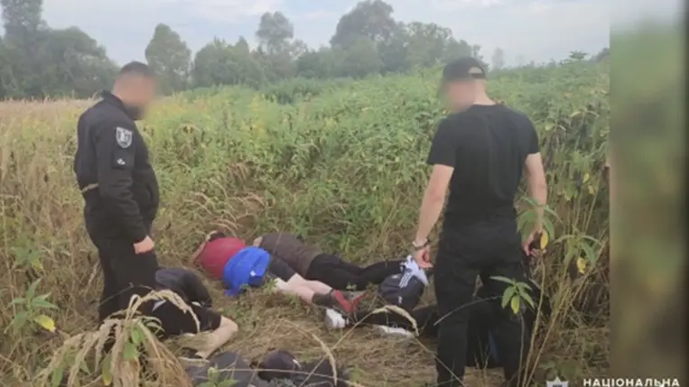 Kárpátalján 5 férfit próbáltak meg kicsempészni a zöldhatáron. Fotó: Videórészlet