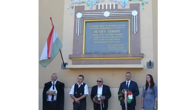 85 éves a legrégibb kárpátaljai Petőfi-emlékhely - Badalóban 1938-ban állítottak emléktáblát a nagy költőnek