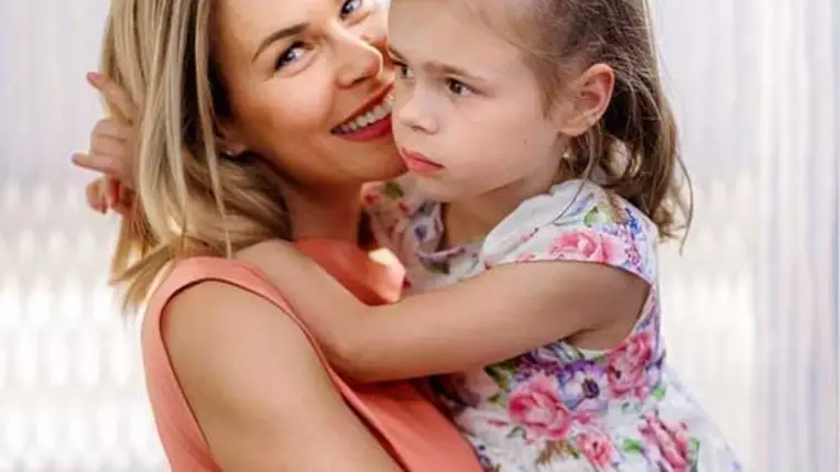 Feke Pál és Gyenesei Leila lánya 6 éves lett: Mimi ilyen nagylány már a szülinapos képén