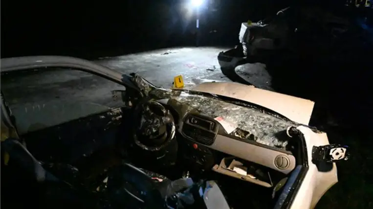 Összeroncsolódott személyautó a 3115-ös úton Nagykáta közelében 2023. augusztus 5-én. A jármű összeütközött egy másik autóval, egy 23 éves férfi a helyszínen meghalt. MTI/Mihádák Zoltán