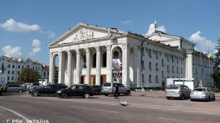 Rakétacsapást mértek az Ukrajnát támadó orosz erők az észak-ukrajnai Csernyihivre. Eltaláltak egy színházat, valamint egy egyetemi épületet is. Fotó: rbc.ua