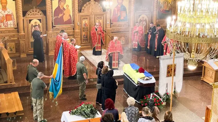 Munkácson utolsó útjára kísérték a háborúban elesett Olekszandr Sint. Fotó: Munkácsi Városi Tanács