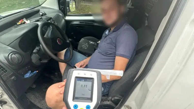 Olyan részeg volt, hogy még az alkoholszonda is kiakadt. Fotó: Ternopil Megyei járőrszolgálat