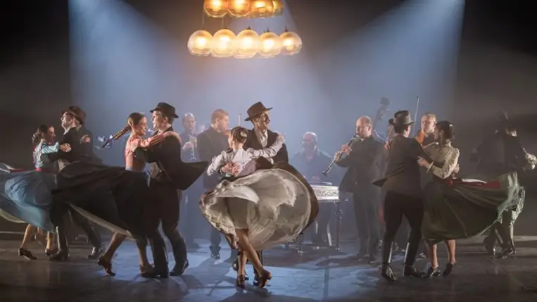 A Hagyományok Házában mutatják be szeptember 23-án a Magyar Állami Népi Együttes Nagyvárosi Vándorok című tánckoncertjét. Fotó: Nagy Attila