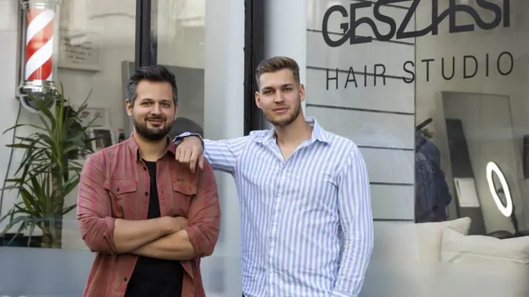 Gesztesi Károly fiaiból helyes pasik lettek: Máté és Dávid közös üzletet nyitottak