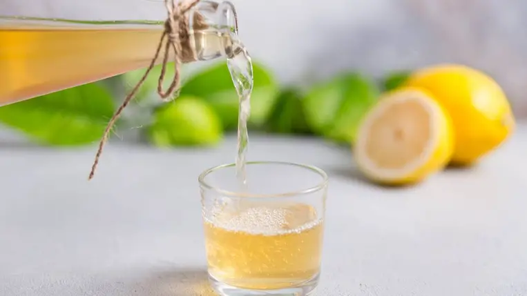 Mitől olyan egészséges a kombucha? 4 jótékony hatás, ami miatt érdemes gyakran inni
