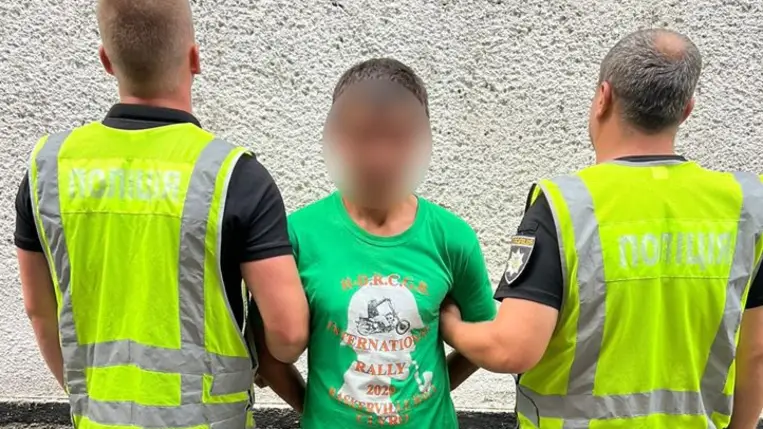 Kárpátalján 9 ​​éves kislány molesztálásával gyanúsítanak egy 29 éves beregszászi járási férfit. Fotó: Kárpátaljai Rendőrség