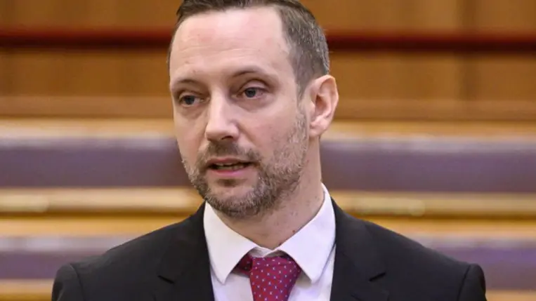 Azbej Tristan, a Külgazdasági és Külügyminisztérium üldözött keresztényeket segítő programokért felelős államtitkára. Fotó: MTI / Szigetváry Zsolt