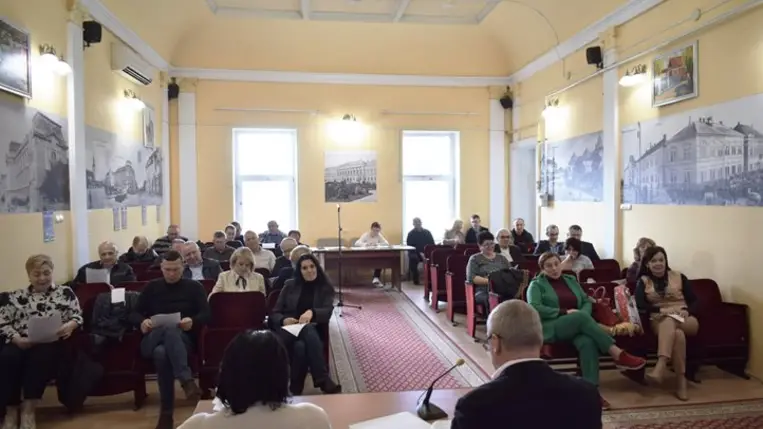 Ülésezett a Beregszászi Városi Tanács végrehajtó bizottsága. Fotó: Facebook