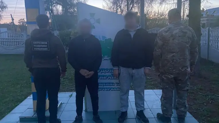 Kárpátalján egy 35 éves beregszászi férfi megpróbált illegálisan átjuttatni az ukrán-magyar államhatáron egy 40 éves kijevi férfit. Fotó: Állami Határszolgálat