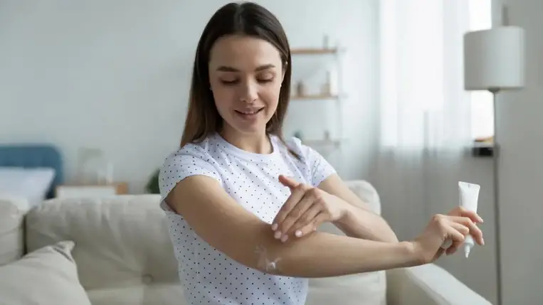  Érdes könyök: az 5 legjobb könyök selymesítő praktika 