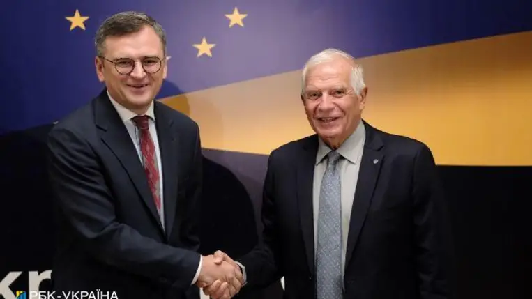 Dimitro Kuleba ukrán külügyminiszter és Josep Borrell, az EU kül- és biztonságpolitikai főképviselője. Fotó: RBC.ua