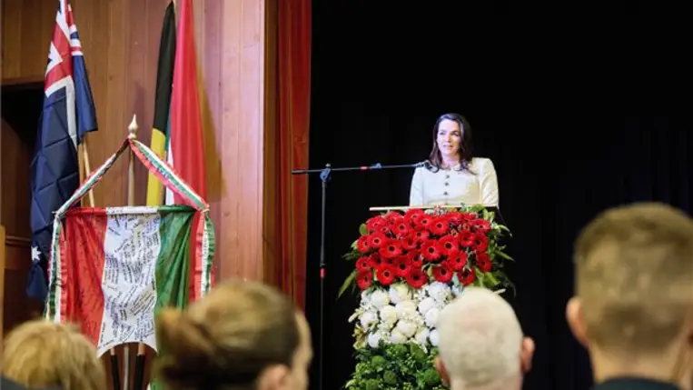 A Sándor-palota által közreadott képen Novák Katalin köztársasági elnök beszédet mond az 1956-os forradalom és szabadságharc emléknapja alkalmából a helyi magyar közösség előtt a melbourne-i Magyar Központban 2023. október 22-én. MTI/Sándor-palota