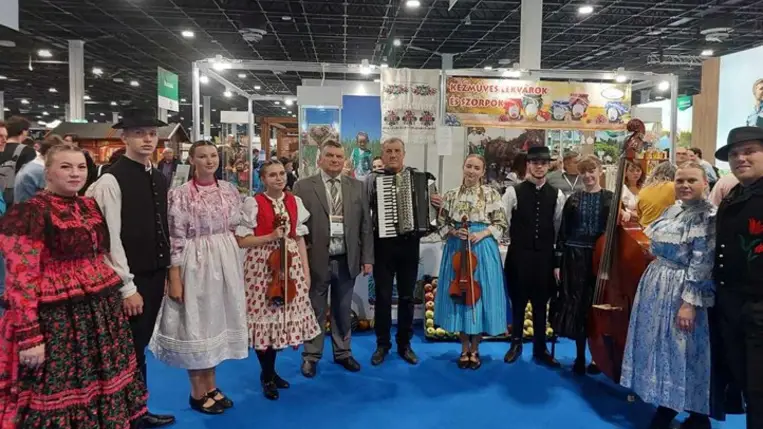 Kárpátaljai kiállítók és látogatók az idei OMÉK-on