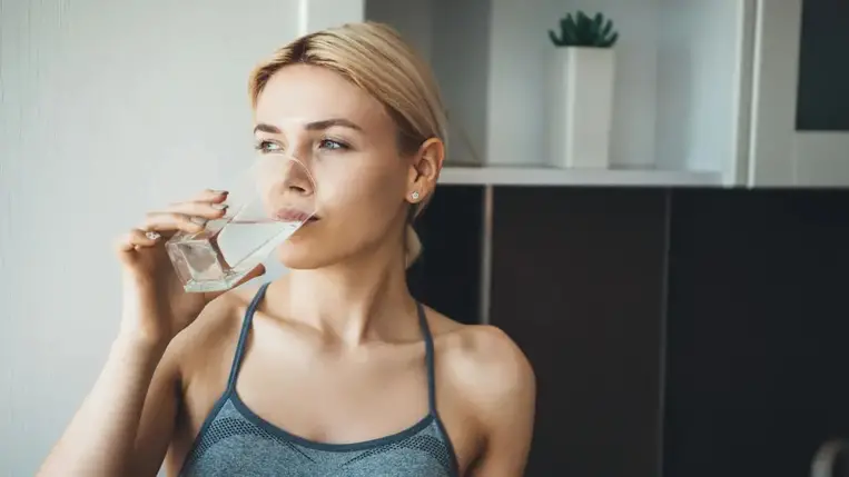  Veszélyes, ha túl sok vizet iszol – Íme a jelei, ha túlzásba estél 
