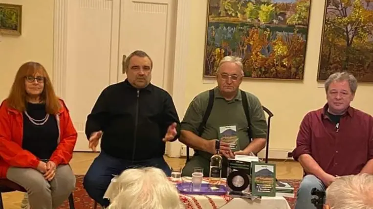 A Magyar Újságírók Közössége mutatta be Stók Lajos új kötetét