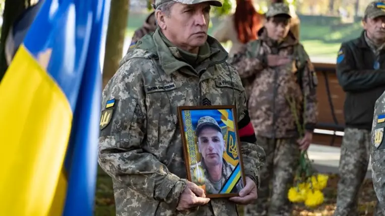 Ungváron utolsó útjára kísérték a háborúban elesett 42 éves Andrij Marics katonát. Fotó: Ungvári Városi Tanács