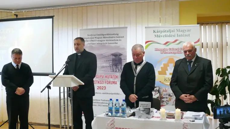 A málenykij robotra elhurcoltak emlékezete - Nemzetközi fórum Beregszászon. Fotó: Kárpátinfo/Kovács Elemér