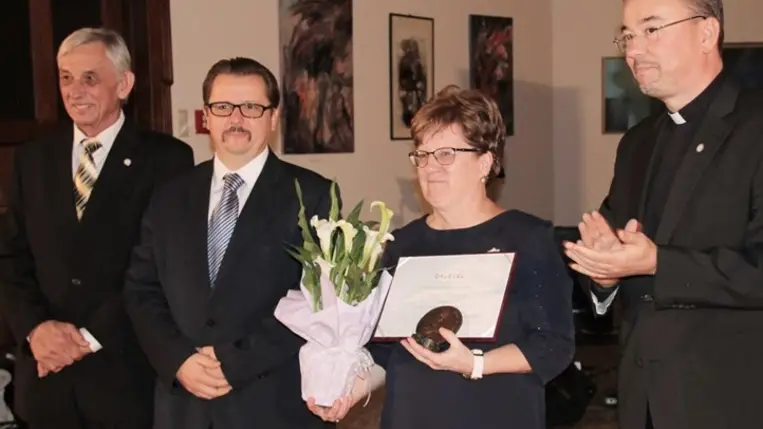 Elismerés a Beregszászi Keresztény Értelmiségiek Szövetsége elnökének - Szent Adalbert-díjat kapott Jakab Eleonóra