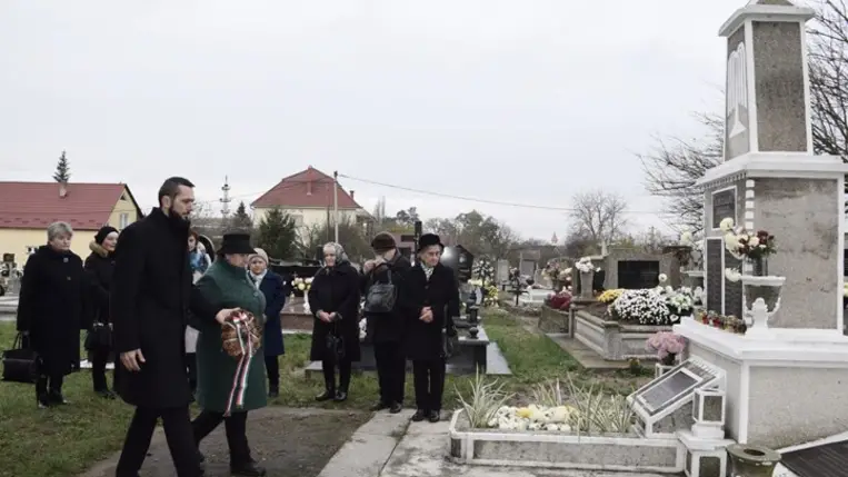 A mártírokra emlékeztek a beregardói temetőben
