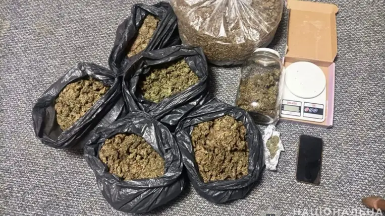 Kárpátalján 3 kg marihuánát foglaltak le egy férfitól. Fotó: Nemzeti Rendőrség