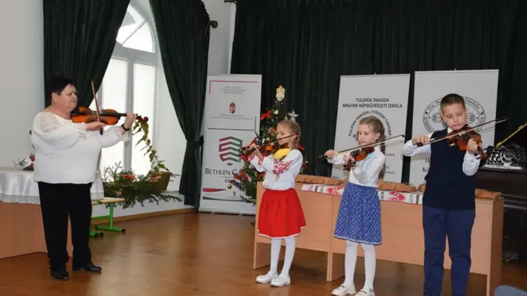 Ünnepváró koncert a Tulipán Tanodákban. Fotó: Kárpátinfo/Kovács Erzsébet