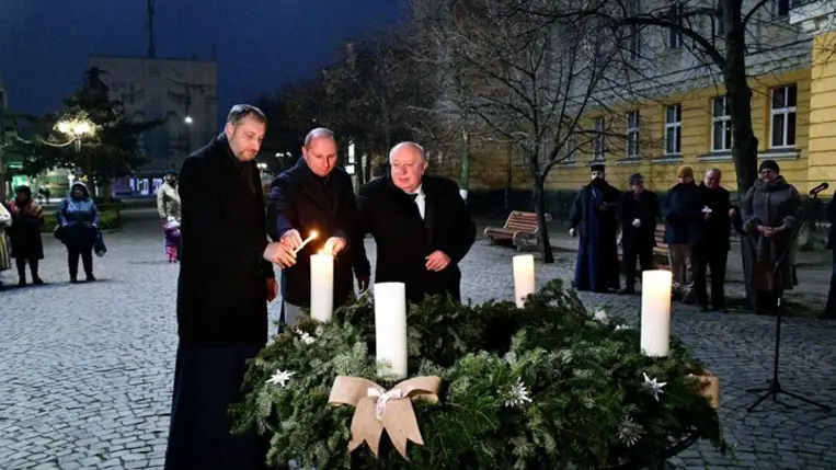 Fellobbant az öröm lángja Beregszászban advent harmadik vasárnapján. 