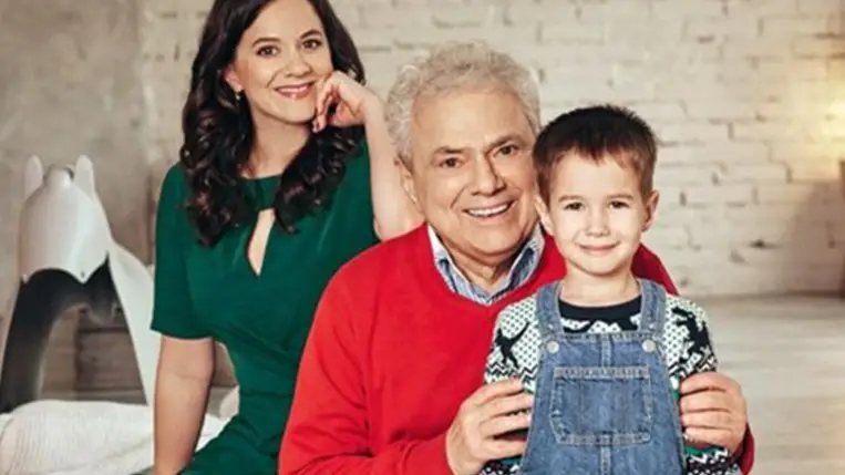 Rózsa György lánya és unokája a címlapon