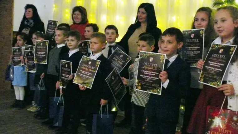 Szavalóverseny a Beregszászi Bethlen Gábor Líceumban - Hit, remény, szeretet. Fotó: Kárpátinfo/Kovács Erzsébet