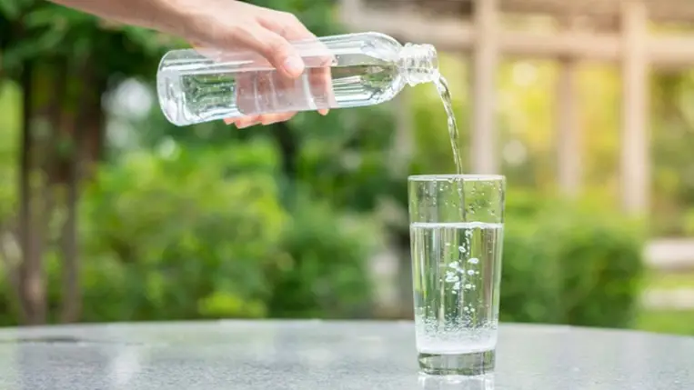 Nagy a baj: veszélyes anyagot azonosítottak a palackozott vizekben