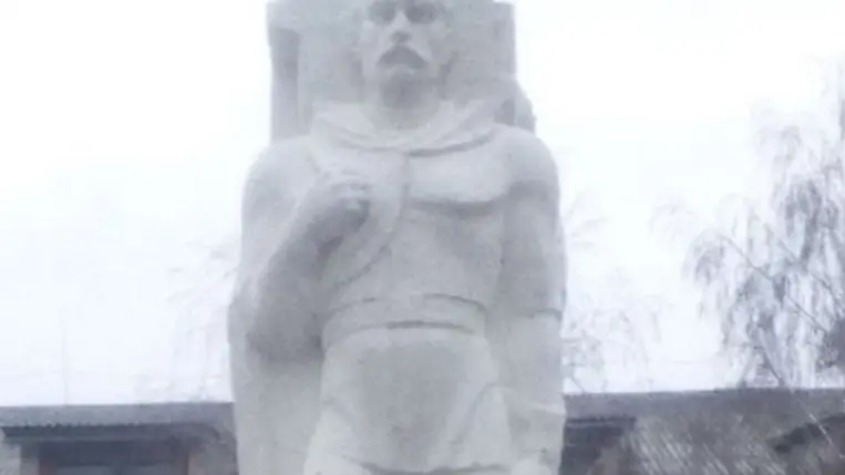 Puskino nem hajlandó lebontani a szovjet katona emlékművét. Fotó: Mukachevo.net