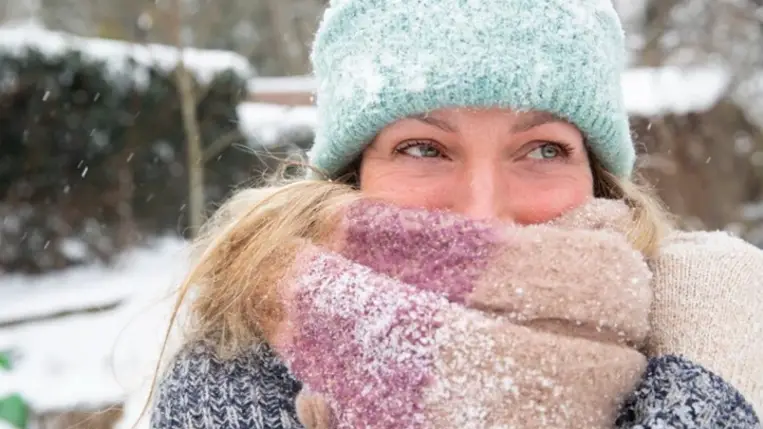 Tényleg kihullhat a hajunk, ha sapkát hordunk?