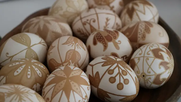 Míves húsvéti tojások kiállítás Zentán. Fotó: Hagyományok Háza