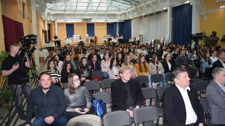 Karriernap és Öregdiák Expo a Rákóczi Főiskolán - Kitartó munka, kreativitás, pozitív szemléletmód. Fotó: Kárpátinfo/ Kovács Elemér