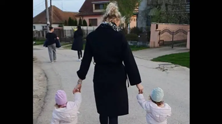 Nagy Ervin és Borbély Alexandra tipegő ikrei tündériek: mindenkit levettek a lábukról