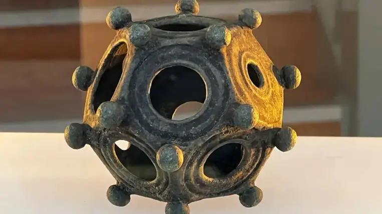 Nem e világi, titokzatos római dodekaédert találtak 