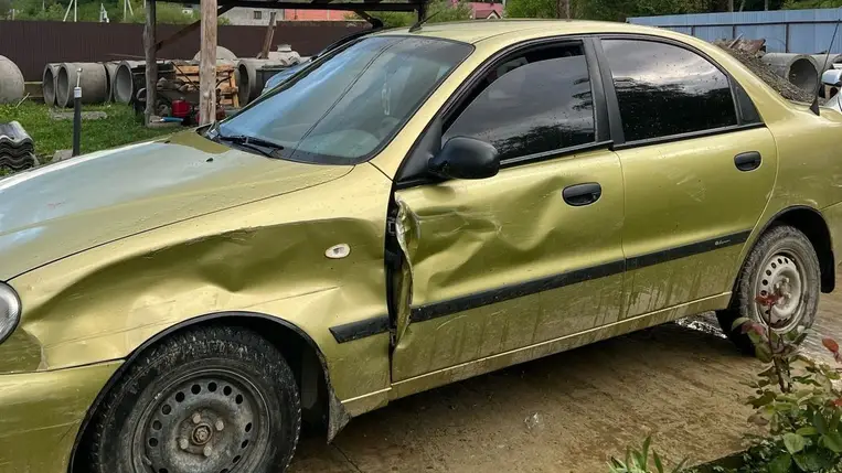 Lopott autóval okozott balesetet egy ittas sofőr Kárpátalján. Fotó: Nemzeti Rendőrség