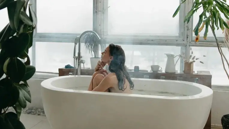 Megdöbbentő: ennyi kalóriát égetsz el egy forró fürdővel 