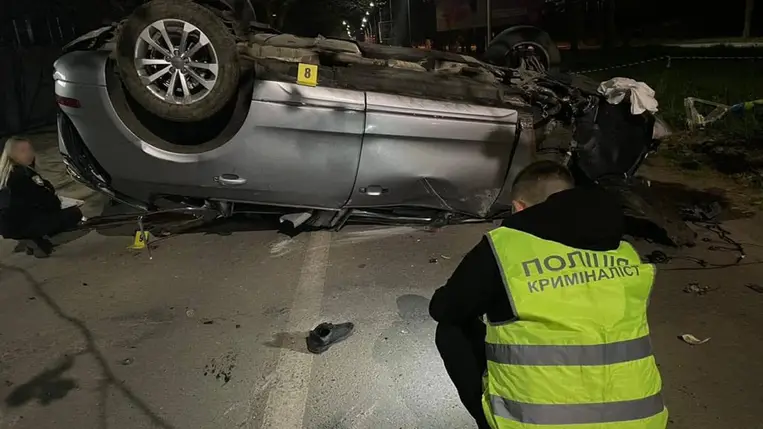 Két ember meghalt, további három súlyosan megsérült egy közúti balesetben Ungváron. Fotó: Nemzeti Rendőrség