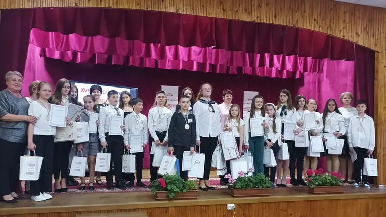 A XVI. Nagyberegi Magyar Költészeti Napokon - Építsünk versből emlékoszlopot. Fotó:Kárpátinfo/Kovács Erzsébet