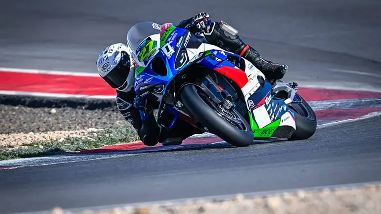 Sachsenringen kezdi meg az idei IDM-szereplését a H-Moto UNI Győr Team két motorosa, Kovács Bálint és Görbe Soma. Fotó: H-Moto UNI Győr Team