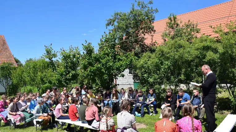 Pünkösdváró: a Nagyberegi Tájház évadzáró foglalkozása - Fókuszban a bibliai történet. Fotó: Kárpátinfo/Kovács Elemér