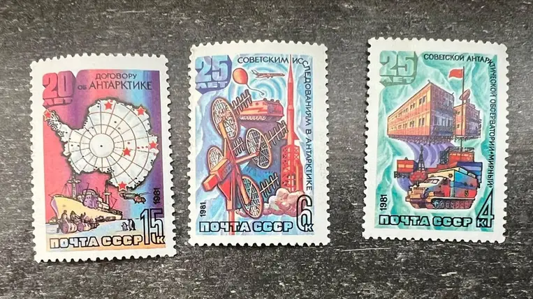 Bélyeg ritkaságokkal buktak le az asztélyi határátkelőn. Fotó: Kárpátaljai vámhivatal