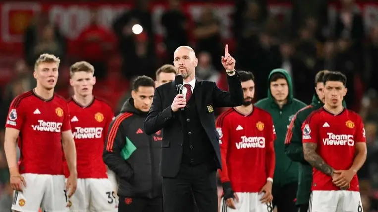 Kifütyülték a szurkolók a Manchester United bohócedzőjét